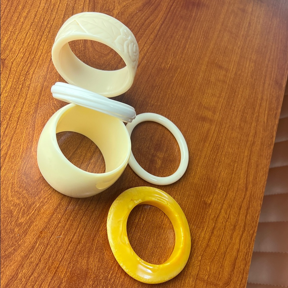 Vintage lot of Cream and Yellow Bangle Set